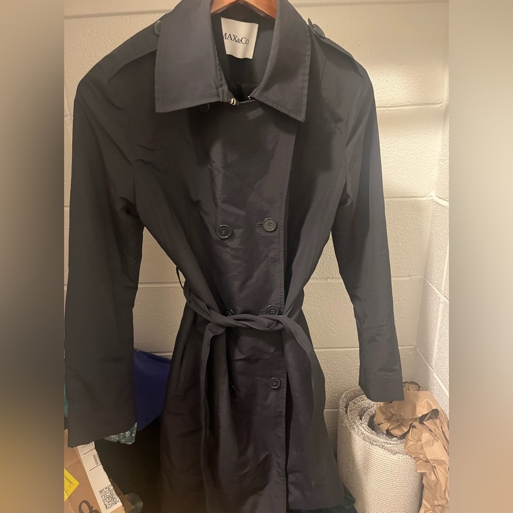 Elegant Max & Co. black Women's Double Breasted Trench Coat size 4